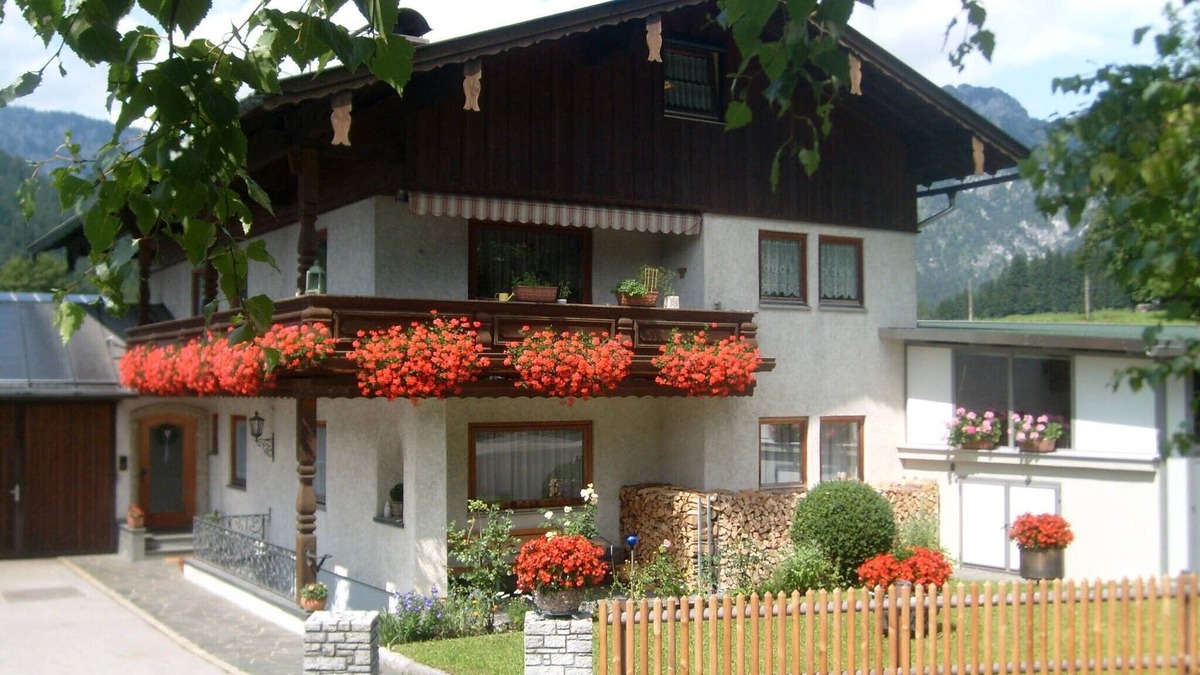 Bischofswiesen Apartment | Bright, quiet apartment (75m²) on the ground floor of a 2-family house in a country house style
