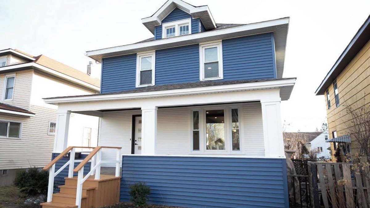 Superior House | Bright & Renovated 3-bedroom house in Superior, quick 6 miles to Duluth!