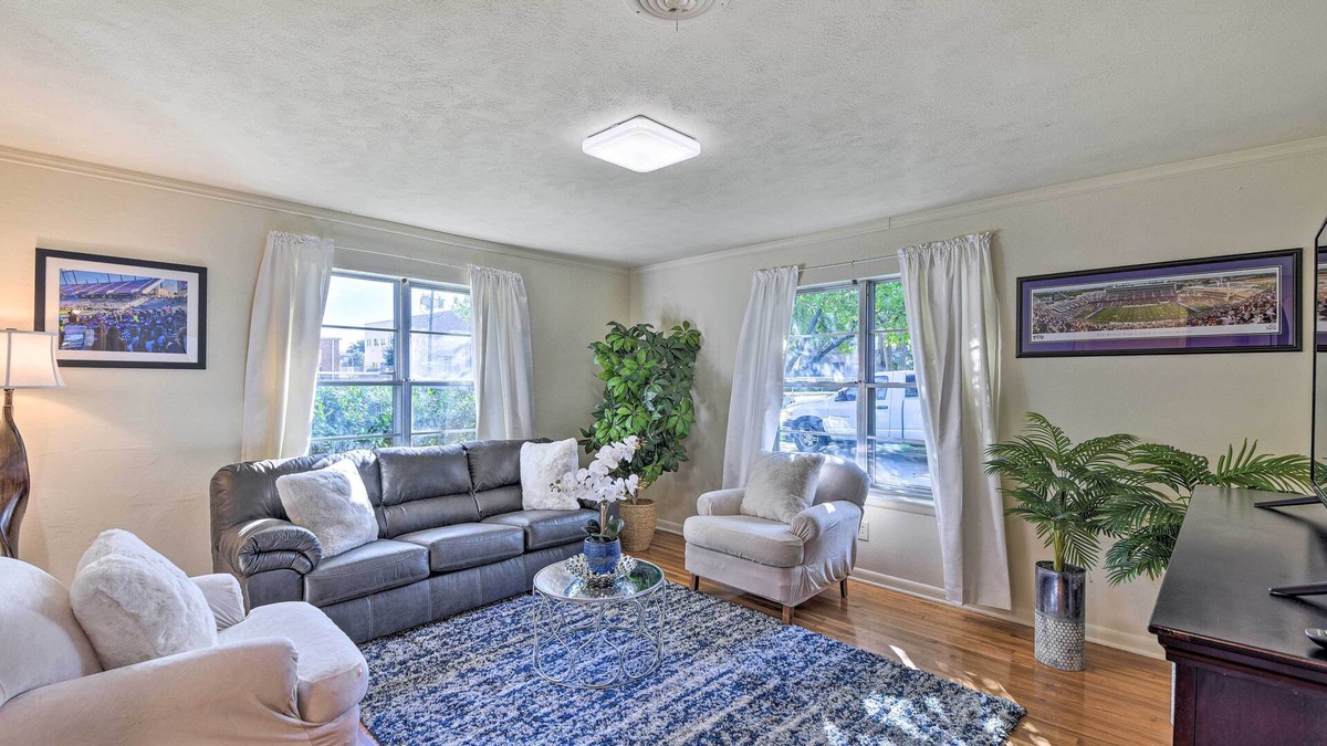 Westcliff House | Bright Retreat w/ Yard - Walk to TCU Campus!
