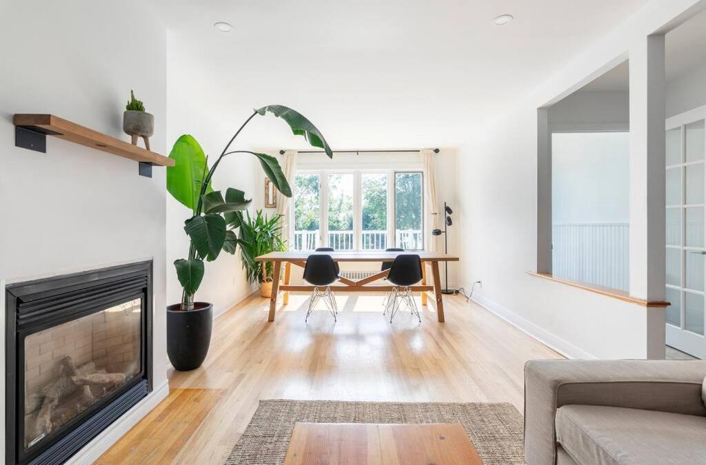 LaSalle Apartment | Bright Riverfront 3-Bedroom Condo