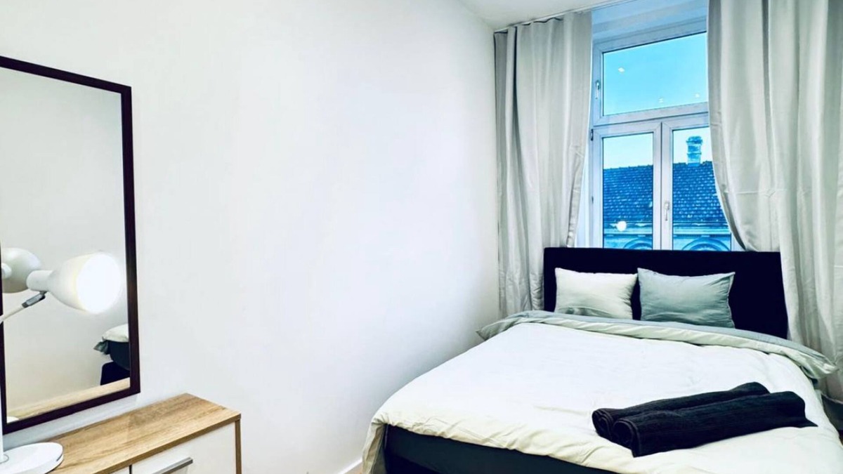 Liesing Apartment | Bright Room | 4BR Apt by Alterlaa Station