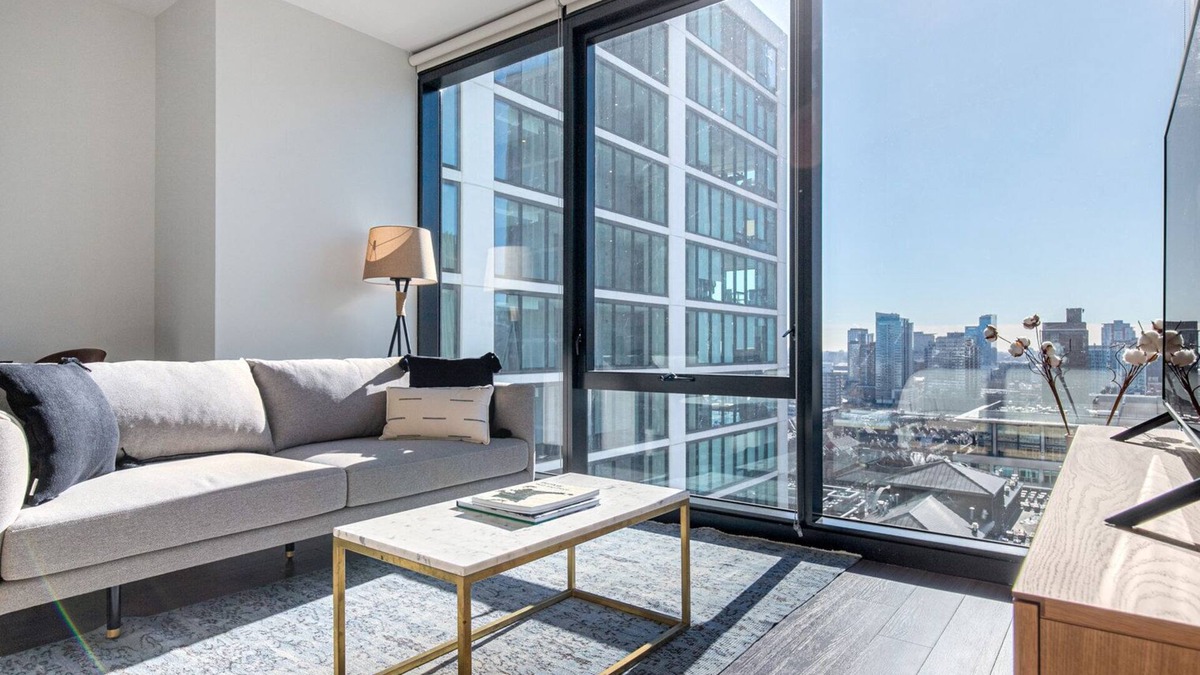 South Loop Apartment | Bright South Loop Studio w/Pool, Gym, walk to Grant Park, by Blueground (ID #CHI347)