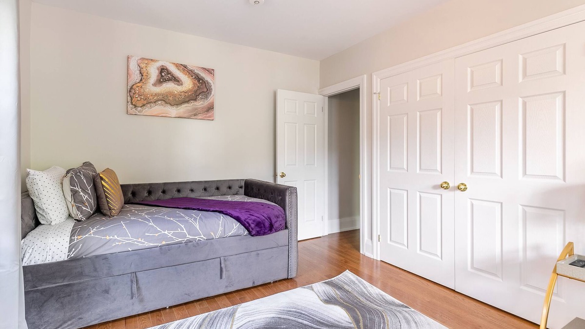 Humewood-Cedarvale Apartment | Bright & Spacious 2BR Apartment near Casa Loma