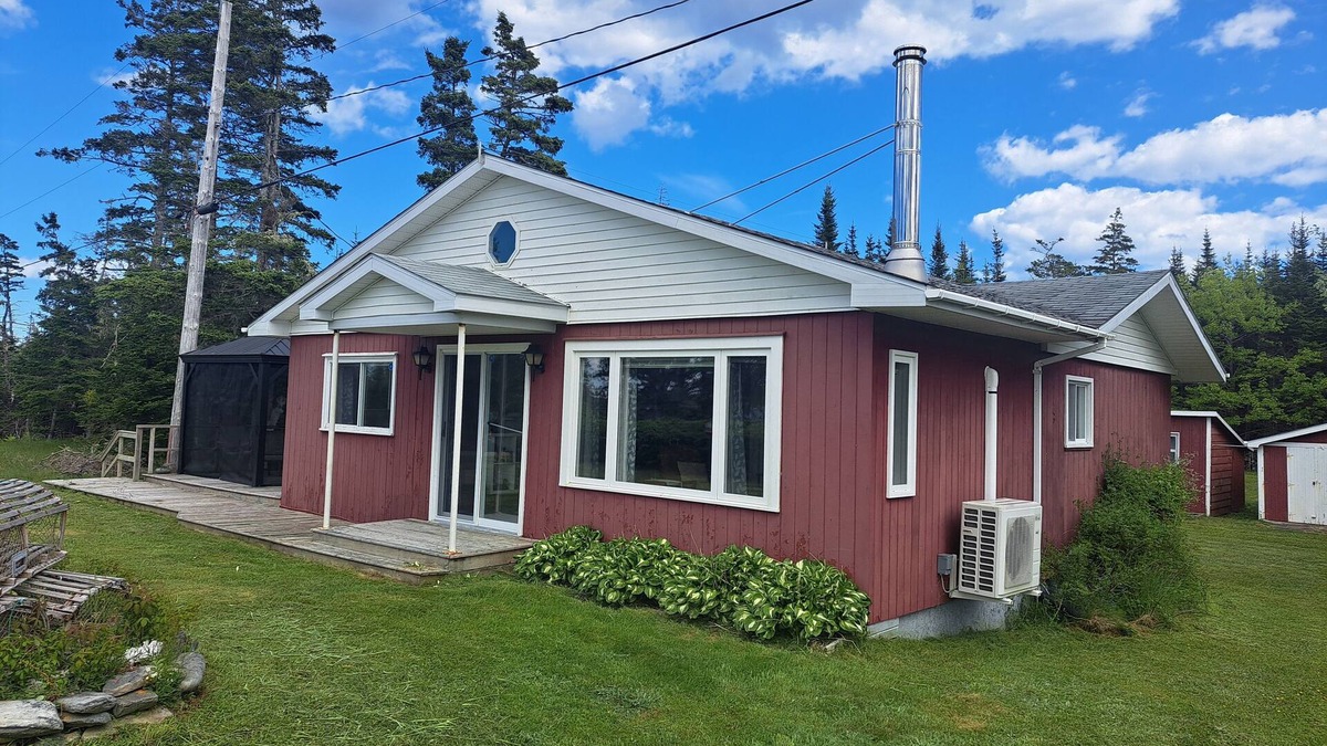Ragged Island Cottage | Bright, Spacious Beachwalk Cottage: Ocean view, 5 minutes to sandy beaches