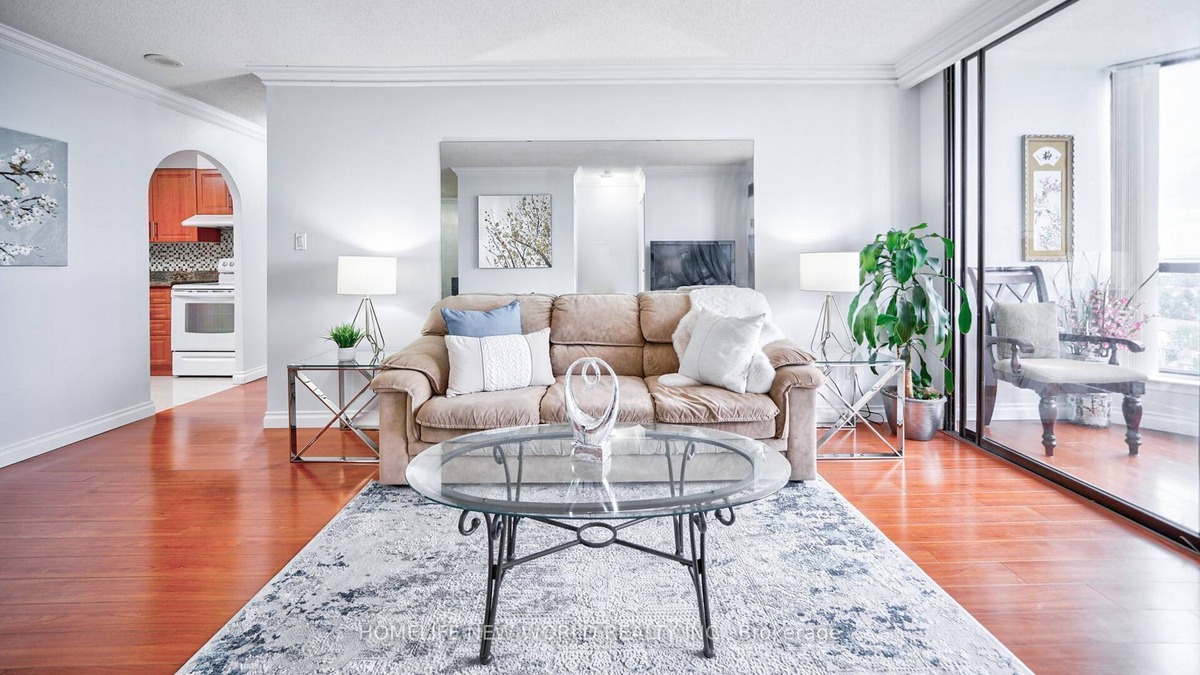 Steeles Condo | Bright specious 3 bedrooms condo close to amenities