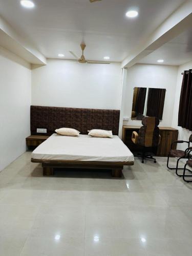 Ujjain Apartment | Bright Stay , Welcome Home, Away From Home