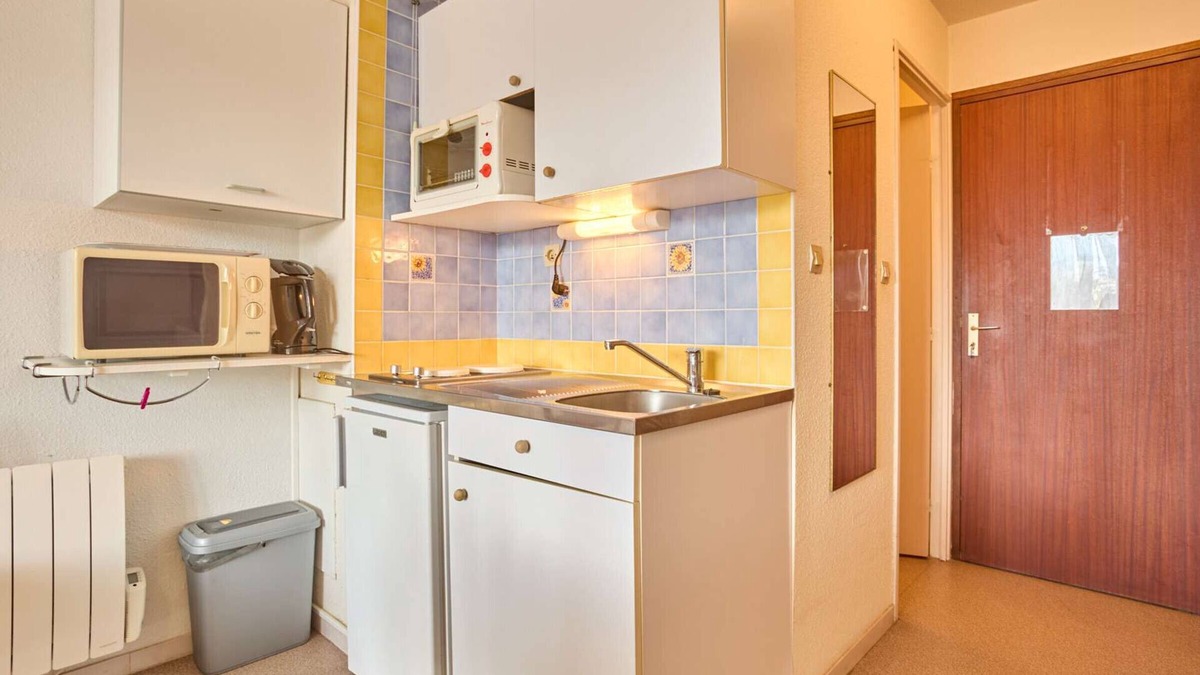 Barbotan-les-Thermes Apartment | Bright studio with balcony and Wi-Fi in Barbotan