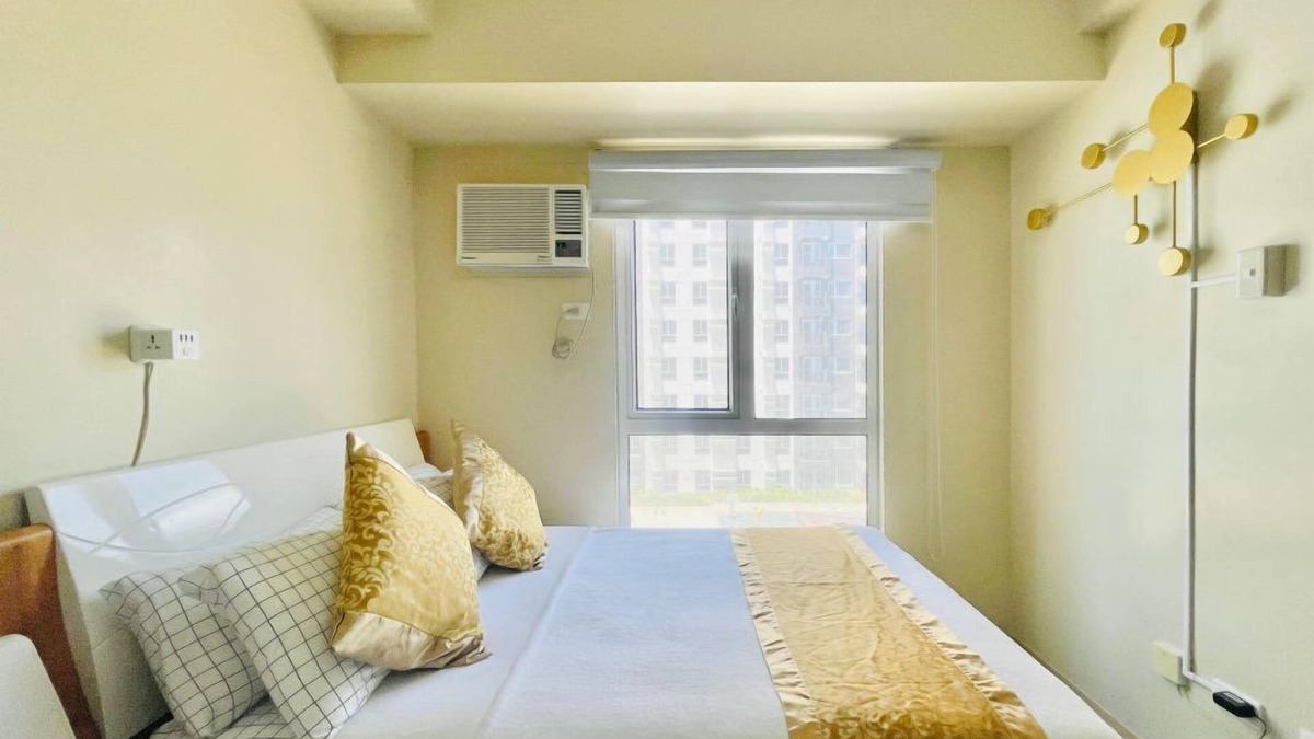 Mandurriao Apartment | Bright Studio at Avida Towers Atria