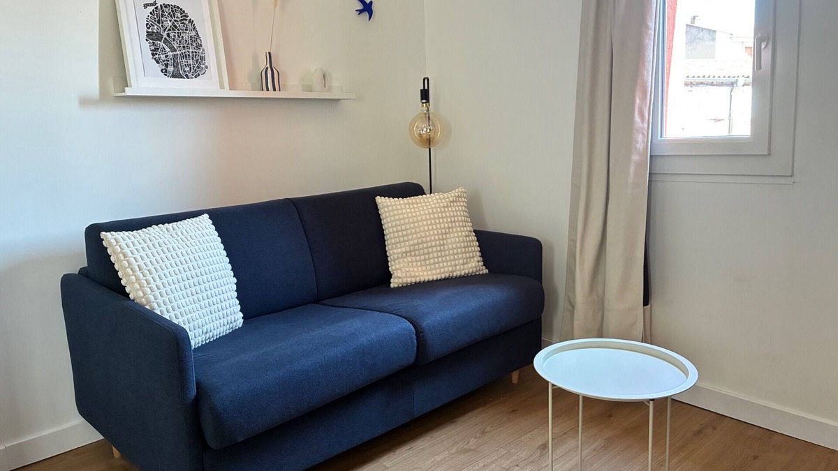 Carmes Apartment | Bright studio with rooftop view of Toulouse