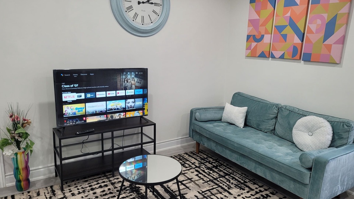 Halton Regional Municipality House | Bright & stylish 2 bed entire guest suite with private entrance and free parking