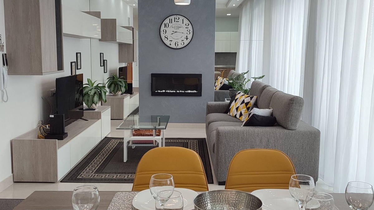 Victoria Apartment | Bright Stylish Apartment in Victoria