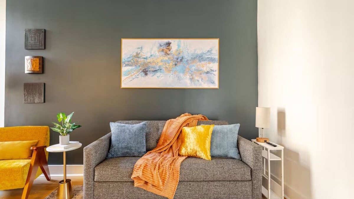 The Heights Apartment | Bright & Stylish Brownstone Retreat Mins from NYC