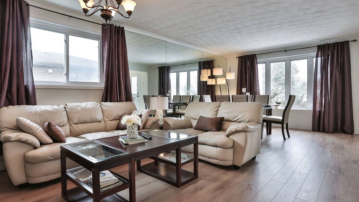 Newmarket House | Bright, Stylish & Cozy 3 Bedroom House in a Great Location!