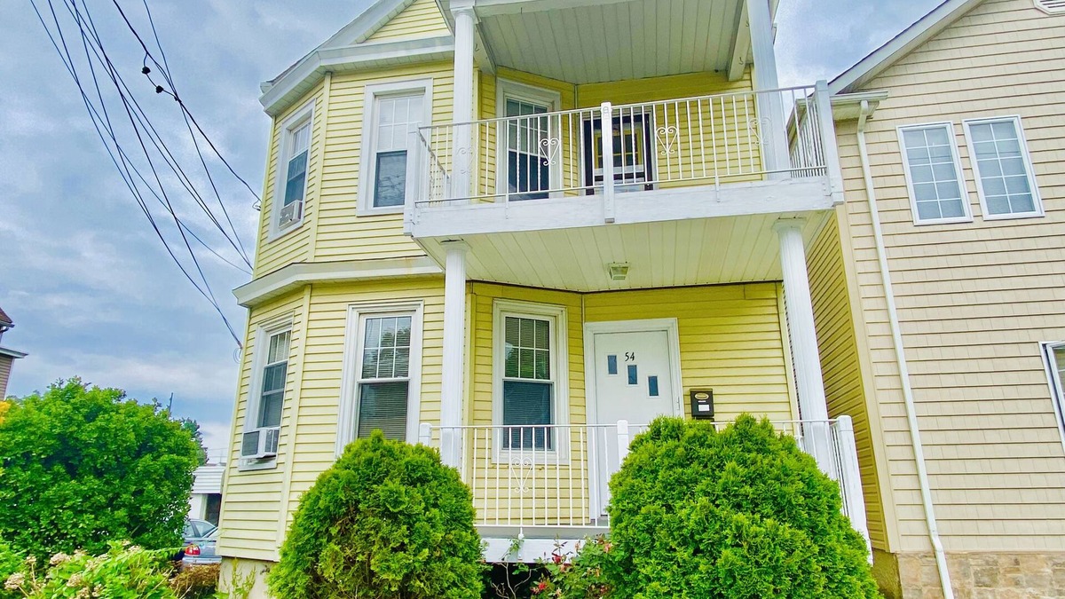 Haledon House | Bright, Stylish & Cozy 5Bed Home w/Backyard & Grill