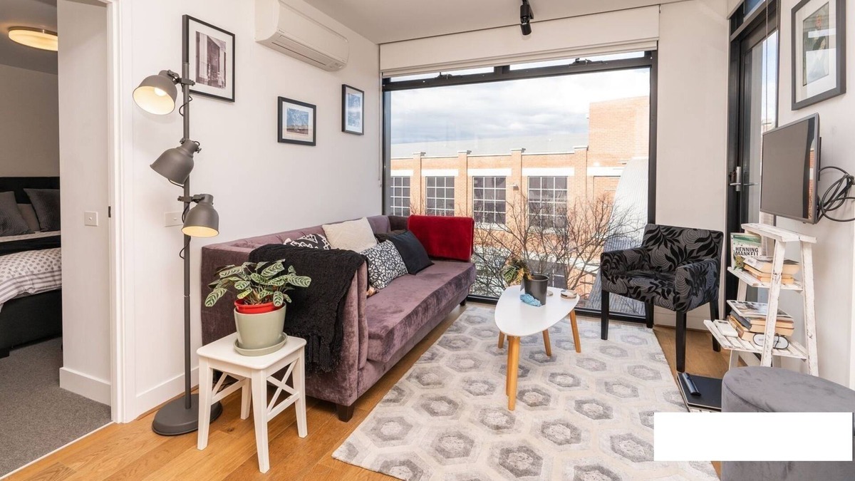 Abbotsford House | Bright stylish inner-city apartment by the river