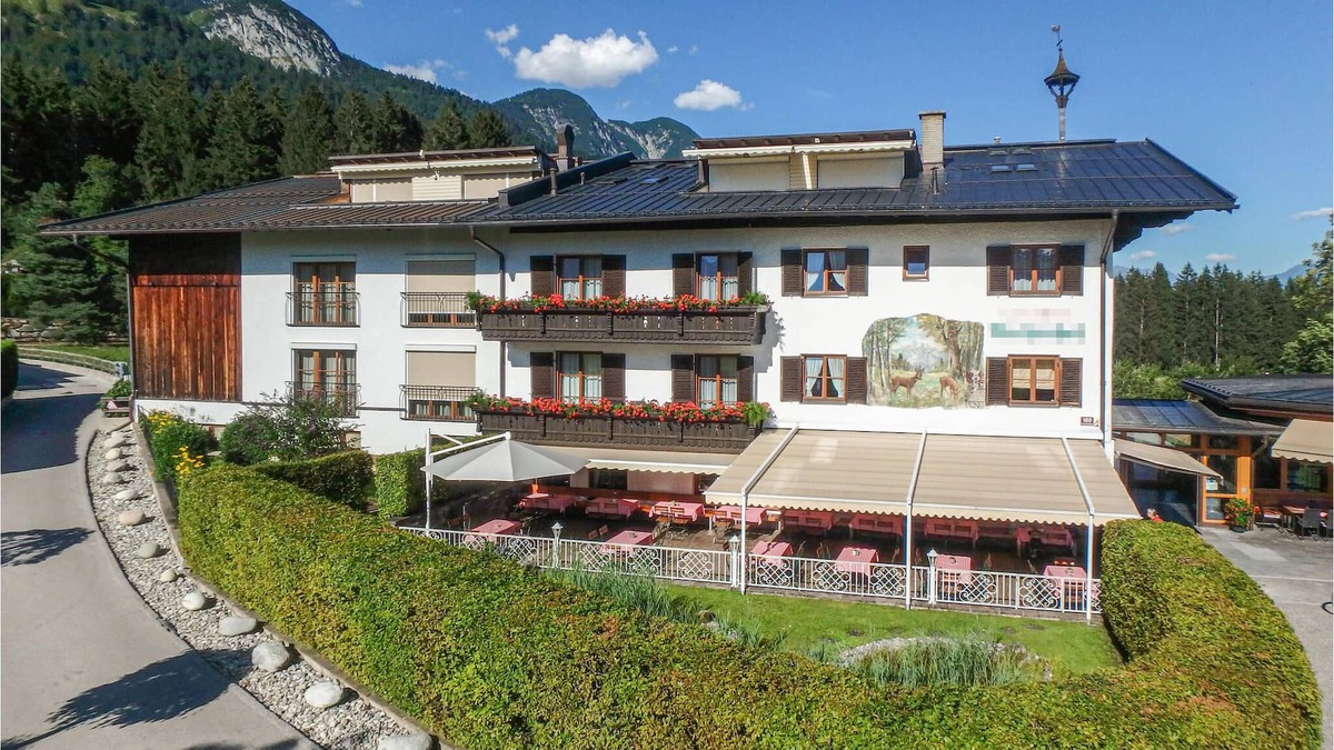Innsbruck Apartment | Bright, stylishly furnished vacation apartment with a view of the mountains.
