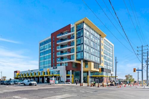 York University Heights Hotel | Bright Suites Finch West steps to Metro