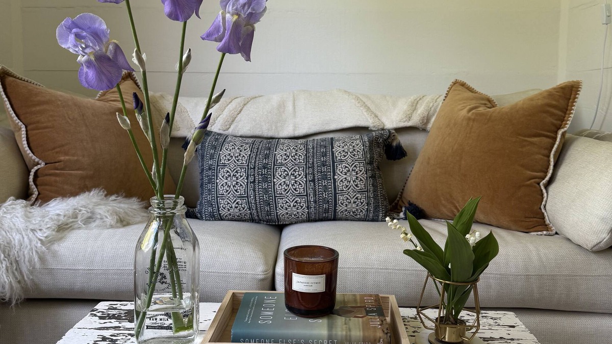 West Tisbury Cottage | Bright Summer Cottage in lovely West Tisbury with Beach Pass, AC, WiFi
