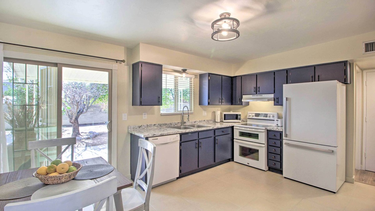 Tucson House | Bright & Sunny Tucson Hideaway w/Backyard!