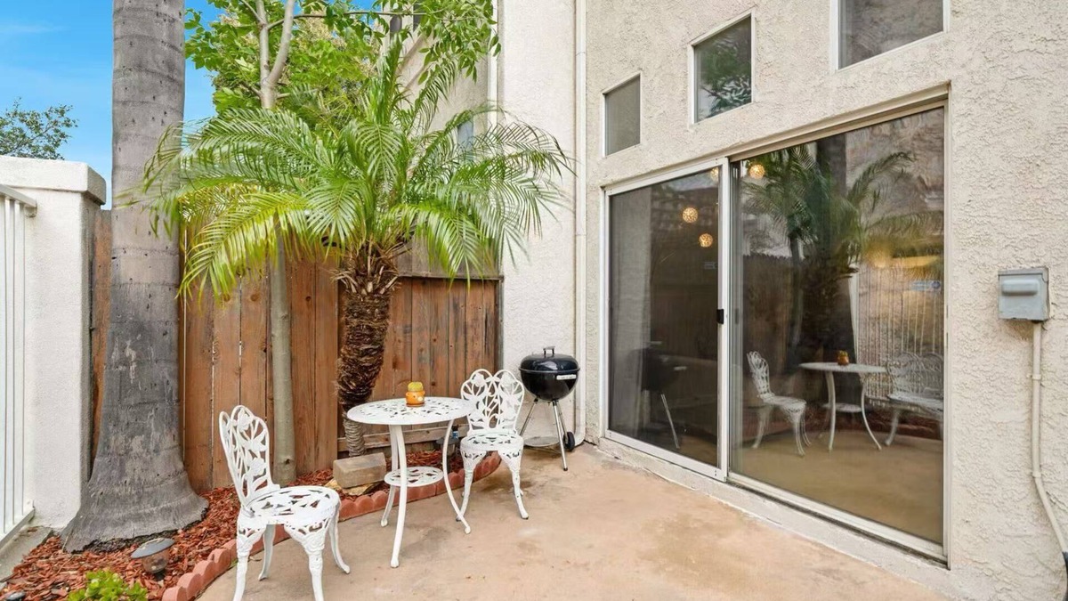 Valle Lindo House | Bright Townhome Retreat with Private Patio & Walk Trails