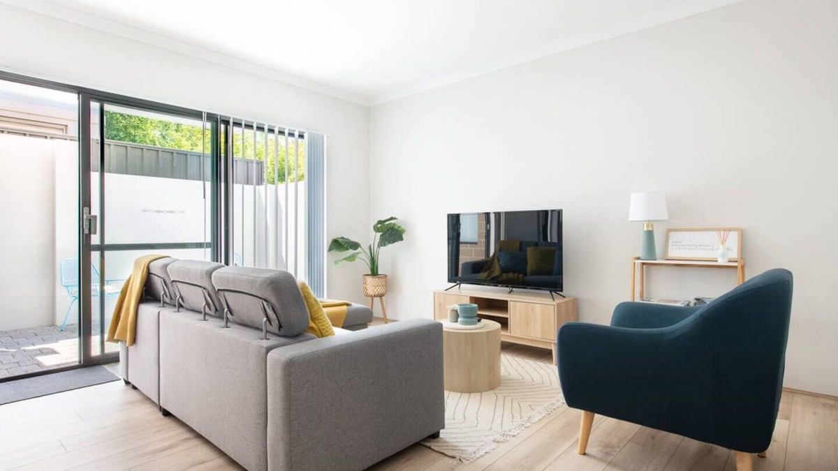 Attadale Apartment | Bright Trendy 3BR Apt - Walk to River & Shops