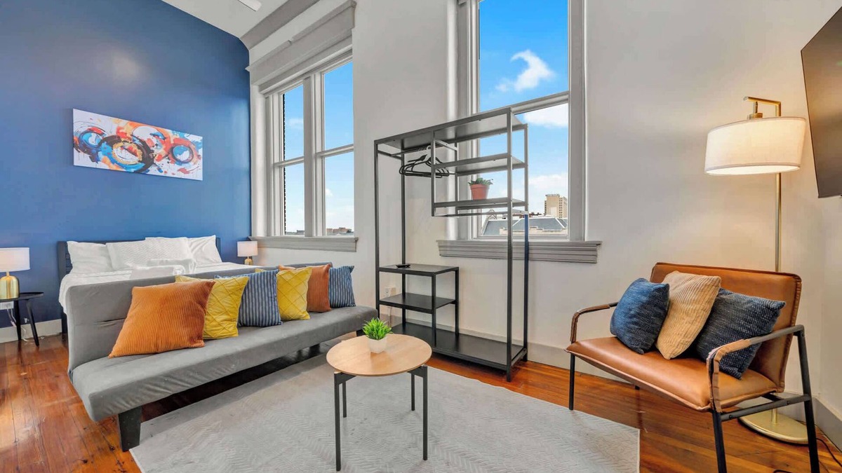 Downtown Louisville Apartment | Bright Unit w/Free Parking | Medical Facilities
