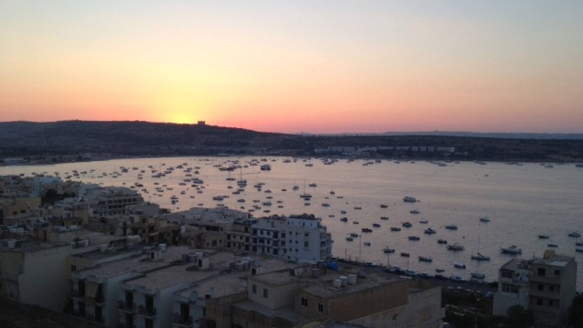 Għadira Apartment | Bright vacation apartment with spectacular sea views
