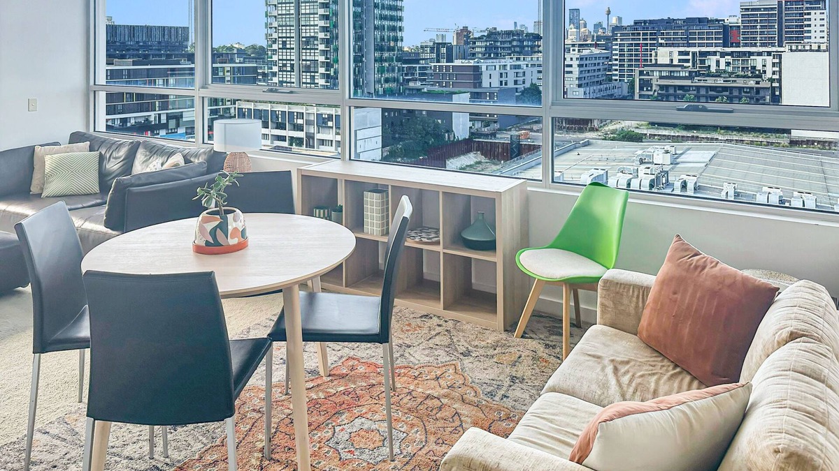 Waterloo Apartment | Bright Zetland Apartment with CBD Views and Fast Free WiFi