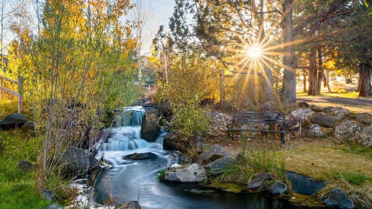 Redmond House | Brighter Days - Hot Tub! Fantastic Escape! Resort Amenities!