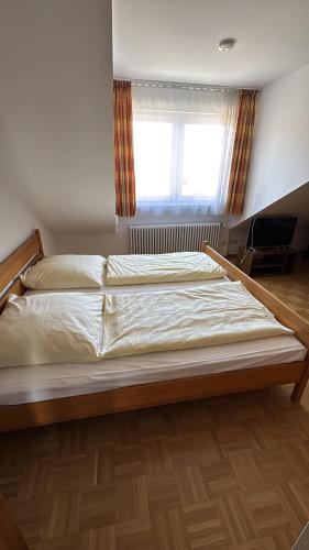 Milbertshofen Apartment | Brightestate