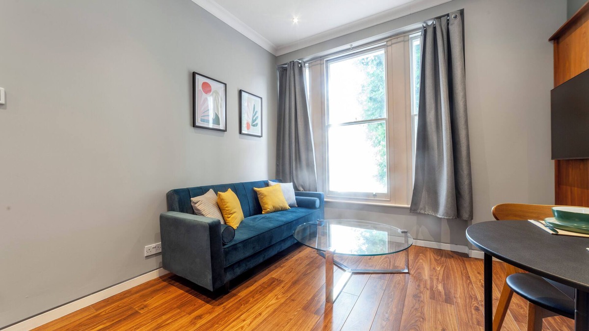 Addison Apartment | Brilliant 1BDR Flat, Lakeside Rd, 5 min to Tube
