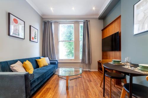 Addison Apartment | Brilliant 1BR Flat, Lakeside Rd, 5 min to Tube