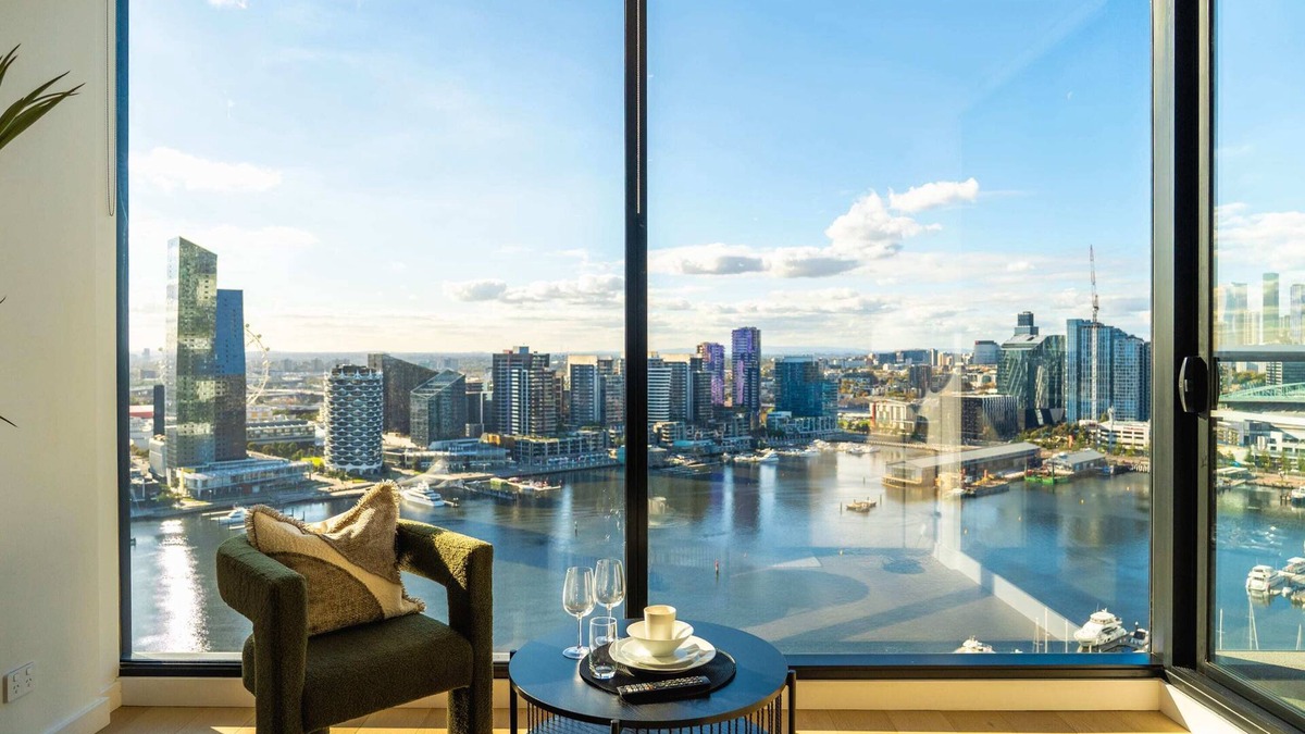 Docklands Apartment | Brilliant Collins Wharf Waterfront Condo