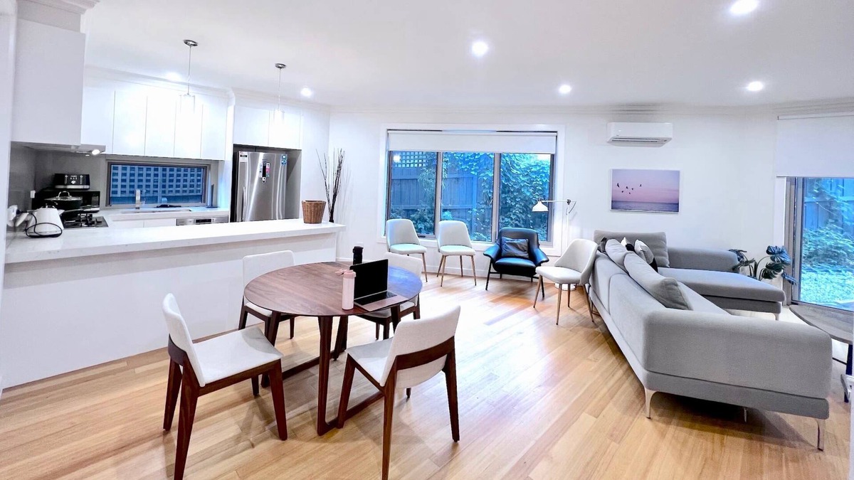 Doncaster House | Brilliant Doncaster House Free Parking Smart TV