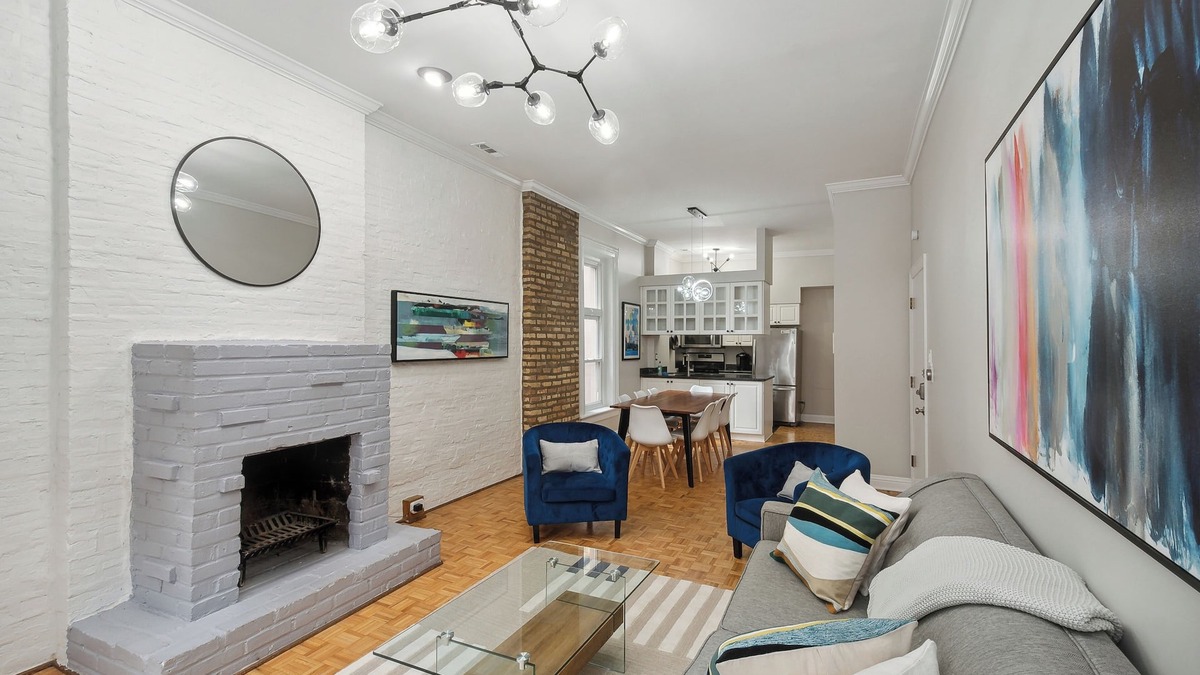 Near North Side Condo | Brilliant Downtown Chicago 3-Bedroom Condominium