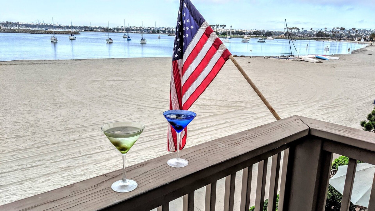 South Mission Beach Condo | Brilliantly Sun Drenched Beachfront Condo on the Sands of South Mission Bay