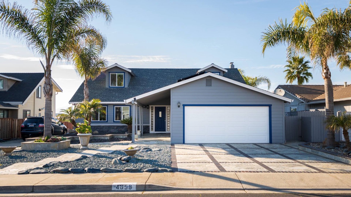Discovery Bay House | Bring the whole family! 7 Bdrm, nice deck, big dock, close to fast water💦