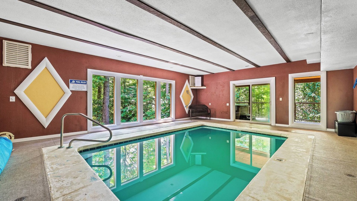 Cosby Cabin | Bring your dog and Family! Heated Indoor Pool