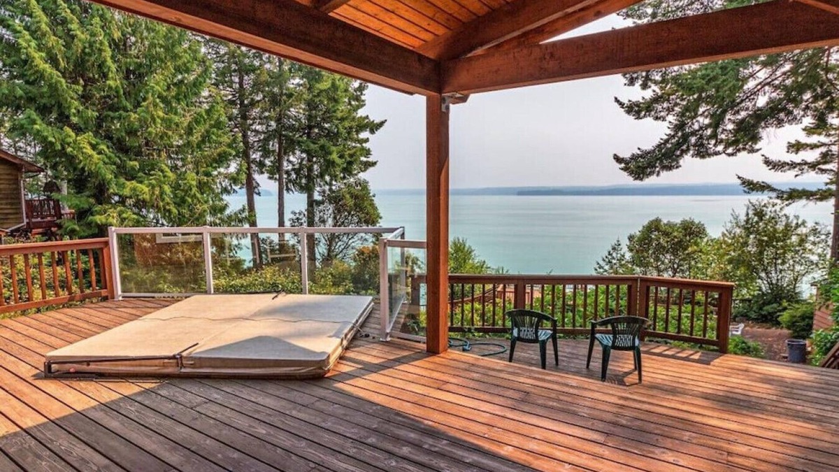 Brinnon House | Brinnon · View/Sauna/Massage Chair/Oysters on the Water