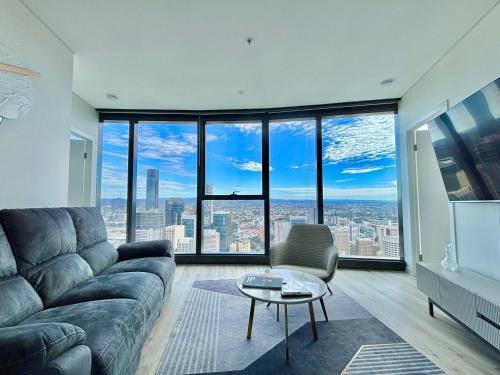 Brisbane Central Business District Apartment | Brisbane Skytower -61st Floor- luxurious Apartment with 3 bedrooms and 2 bathrooms