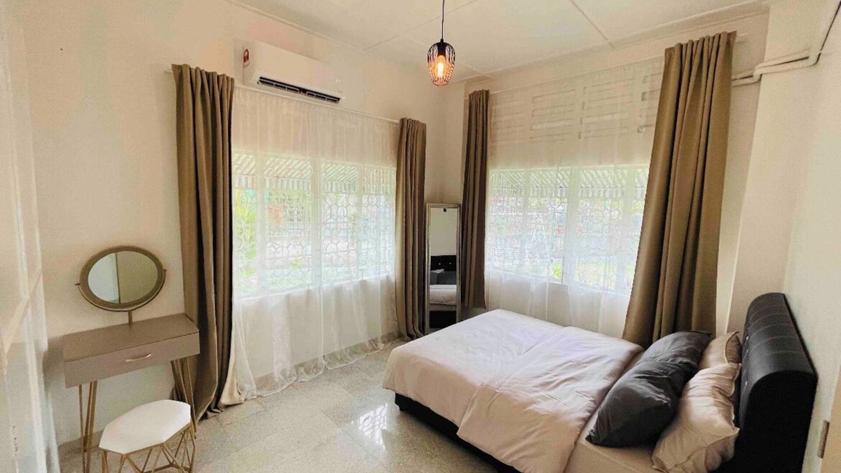 George Town Cottage | British Granny's Cottage in Georgetown n