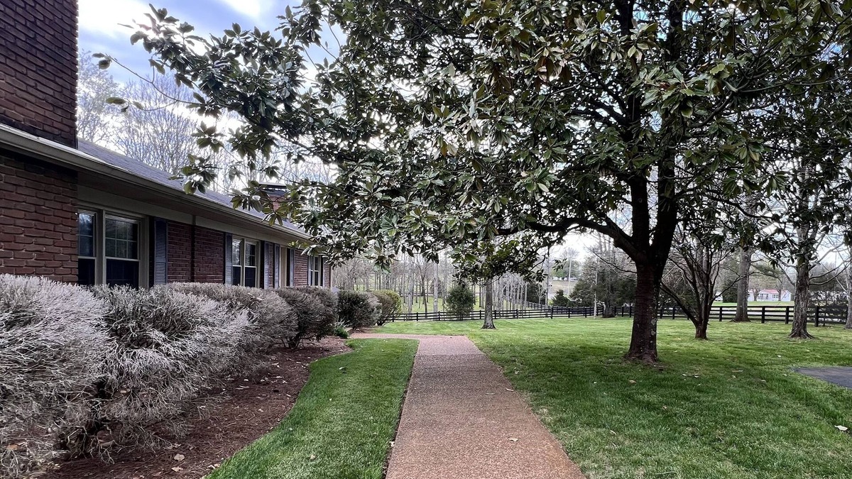 Columbia House | Britton Farms Guest House with gated entry and in-ground pool & MANY NEW UPDATES