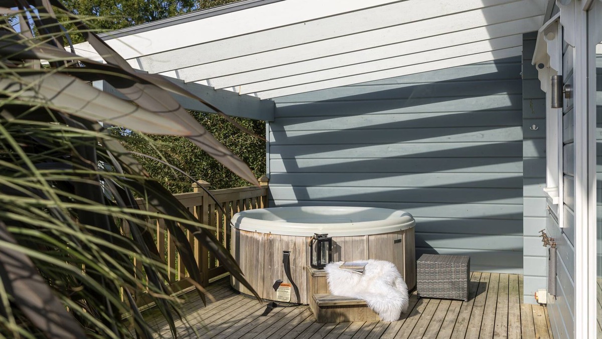 Braunton House | Broadpath, Great Field Lodges - a lodge that sleeps 2 guests in 1 bedroom