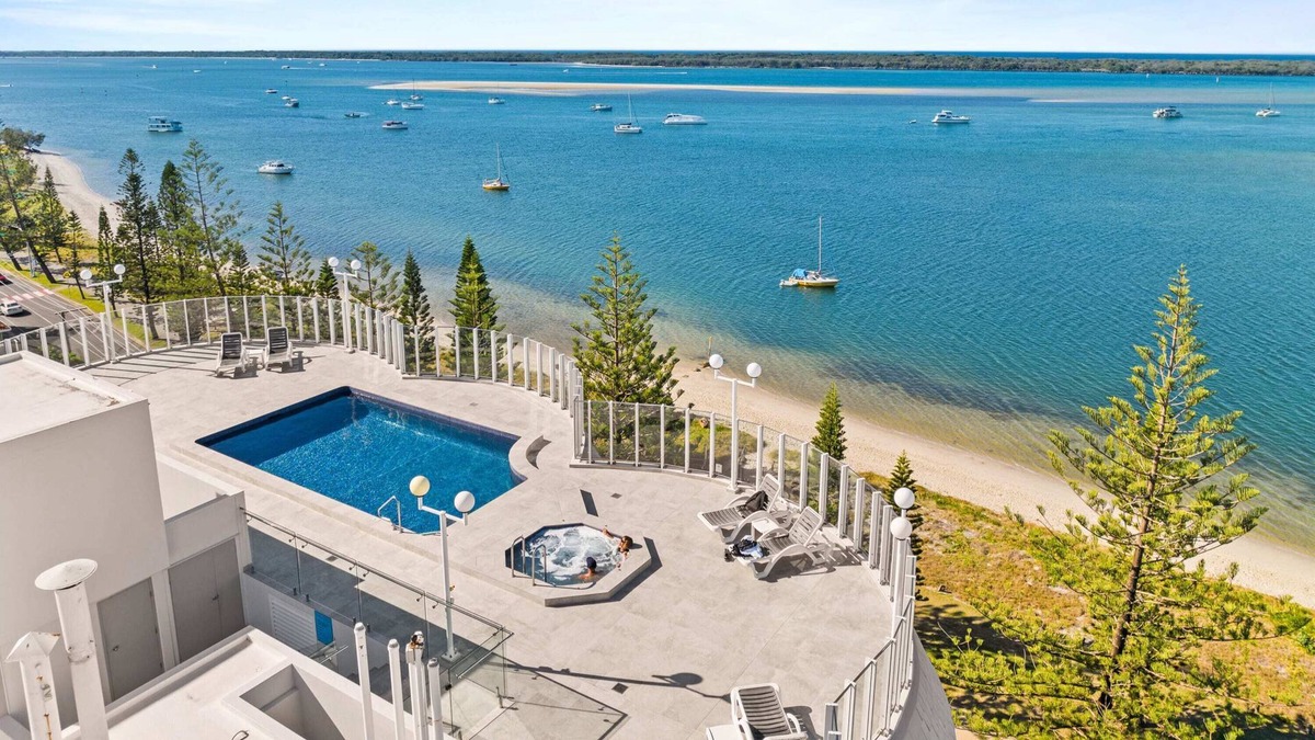 Biggera Waters Apartment | Broadwater Apartment w/ Rooftop Pool/Spa/GamesRoom