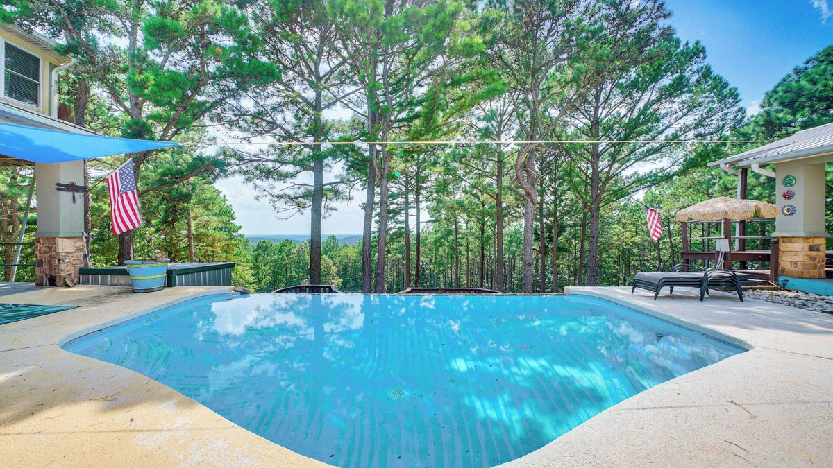 Broken Bow House | Broken Bow Escape w/Mountain Views & Pool Access!