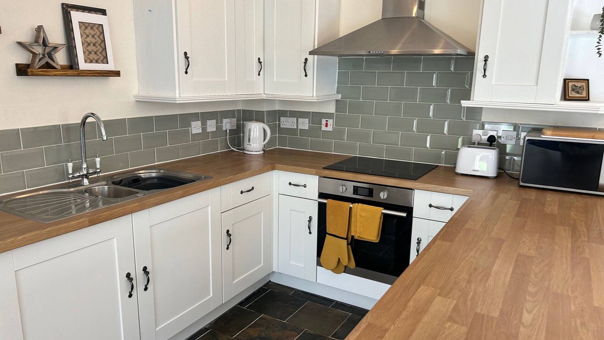 Bromyard Apartment | Bromyard-apartment-2br-parking-5mintocitycenter