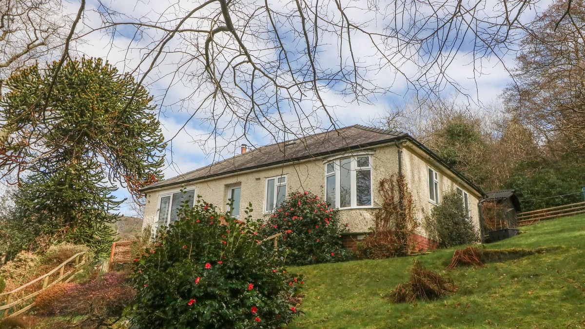 Arthog Cottage | BRON ABER, pet friendly, with open fire in Arthog