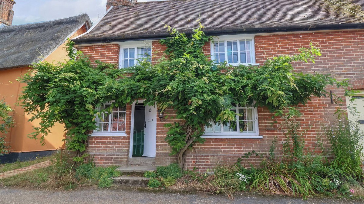 Saxmundham Cottage | BROOK COTTAGE, pet friendly, character holiday cottage in Peasenhall