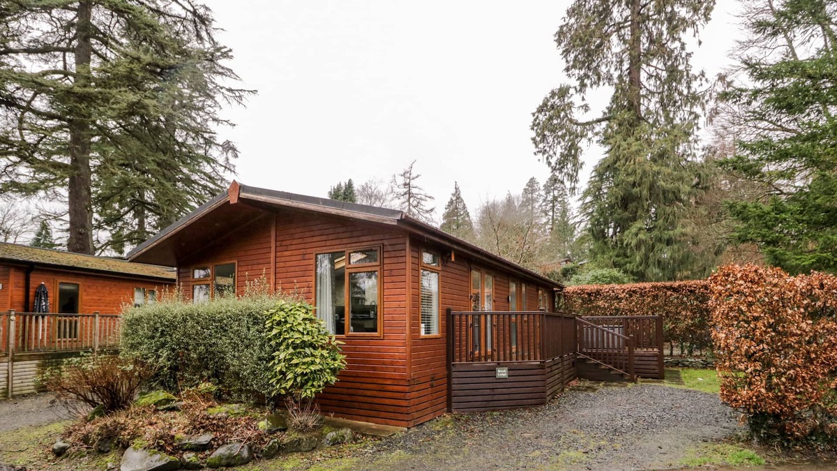 Windermere Cabin | BROOK LODGE, family friendly, with a garden in Bowness-On-Windermere