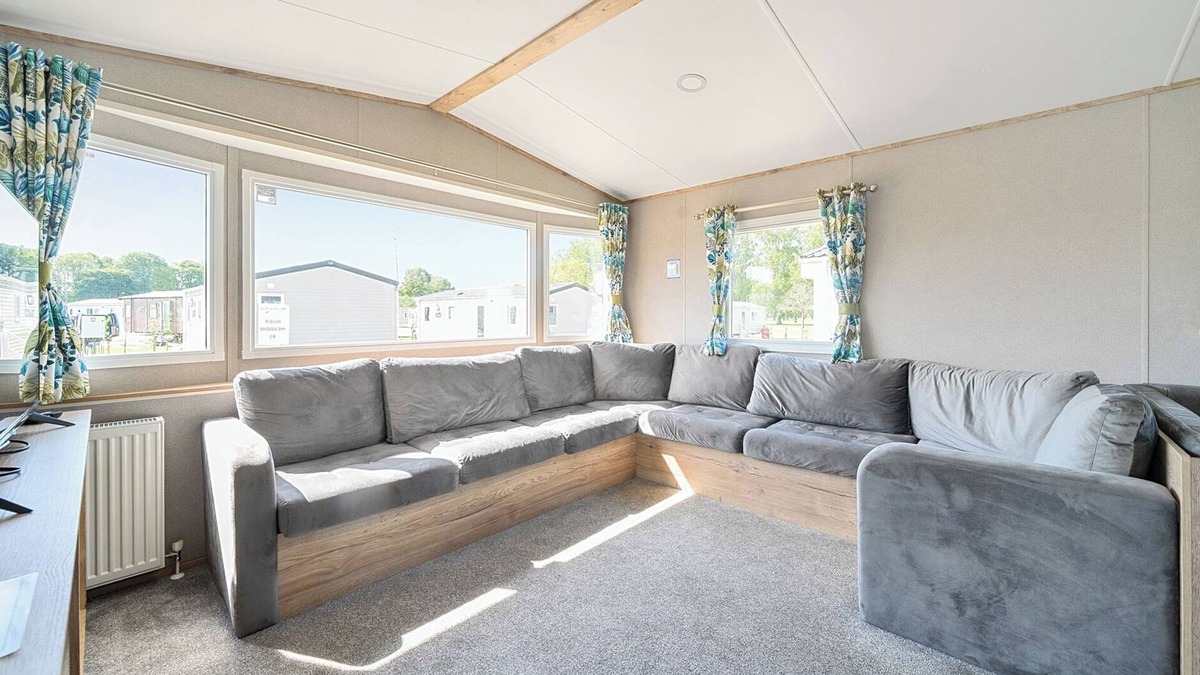 Great Houghton Cottage | BROOKSIDE BLISS - BILLING AQUADROME in Billing Aquadrome Holiday Park